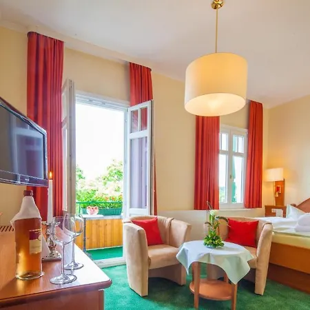 Victoria Hotel 3*