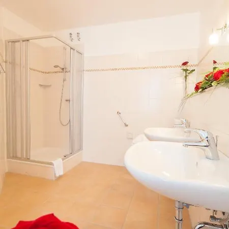 Victoria Hotel 3*